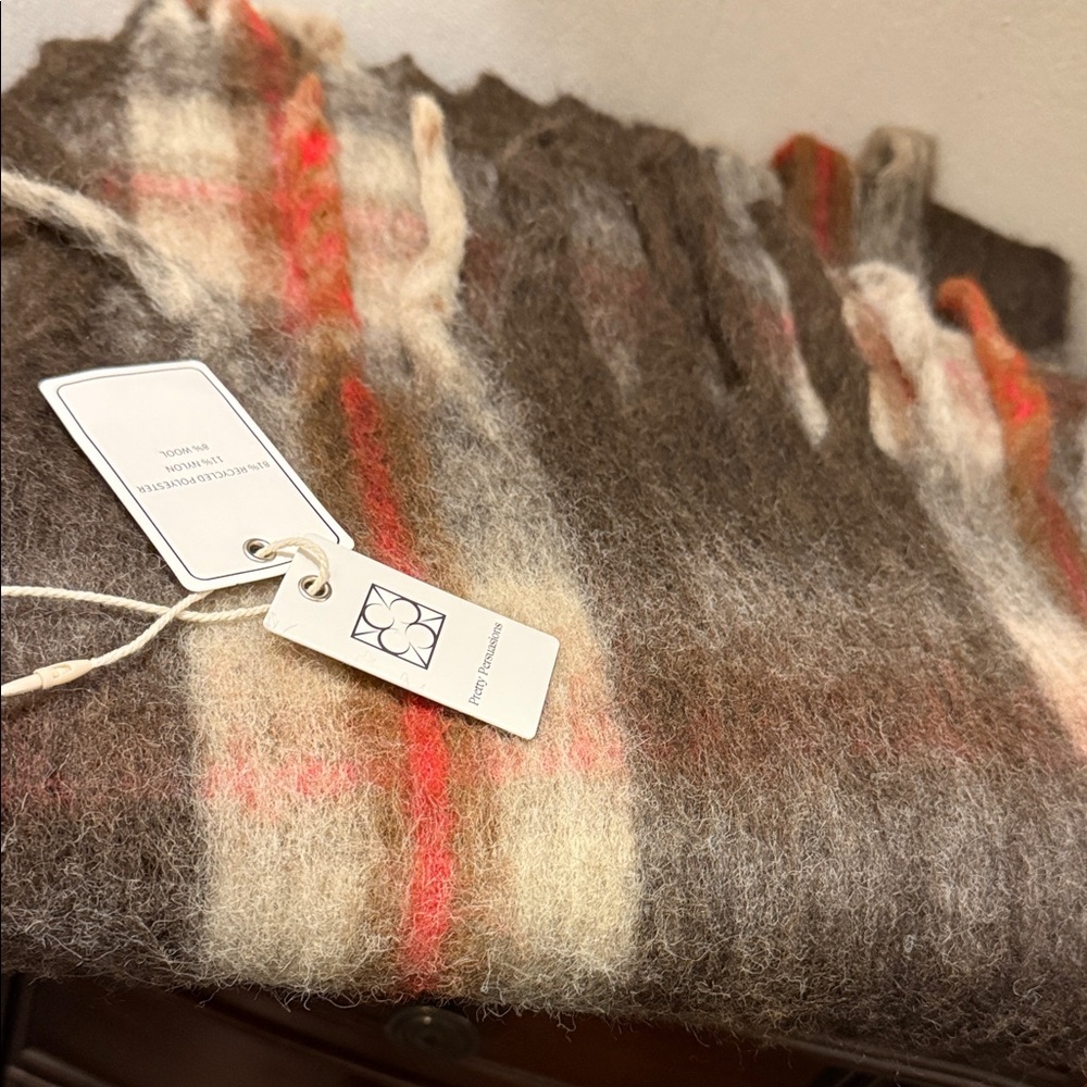 Pretty Persuasions 🧶🧶🧶Plaid Wool Scarf in brown, beige and red tones